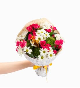 Çardak Güller ve Papatyalar