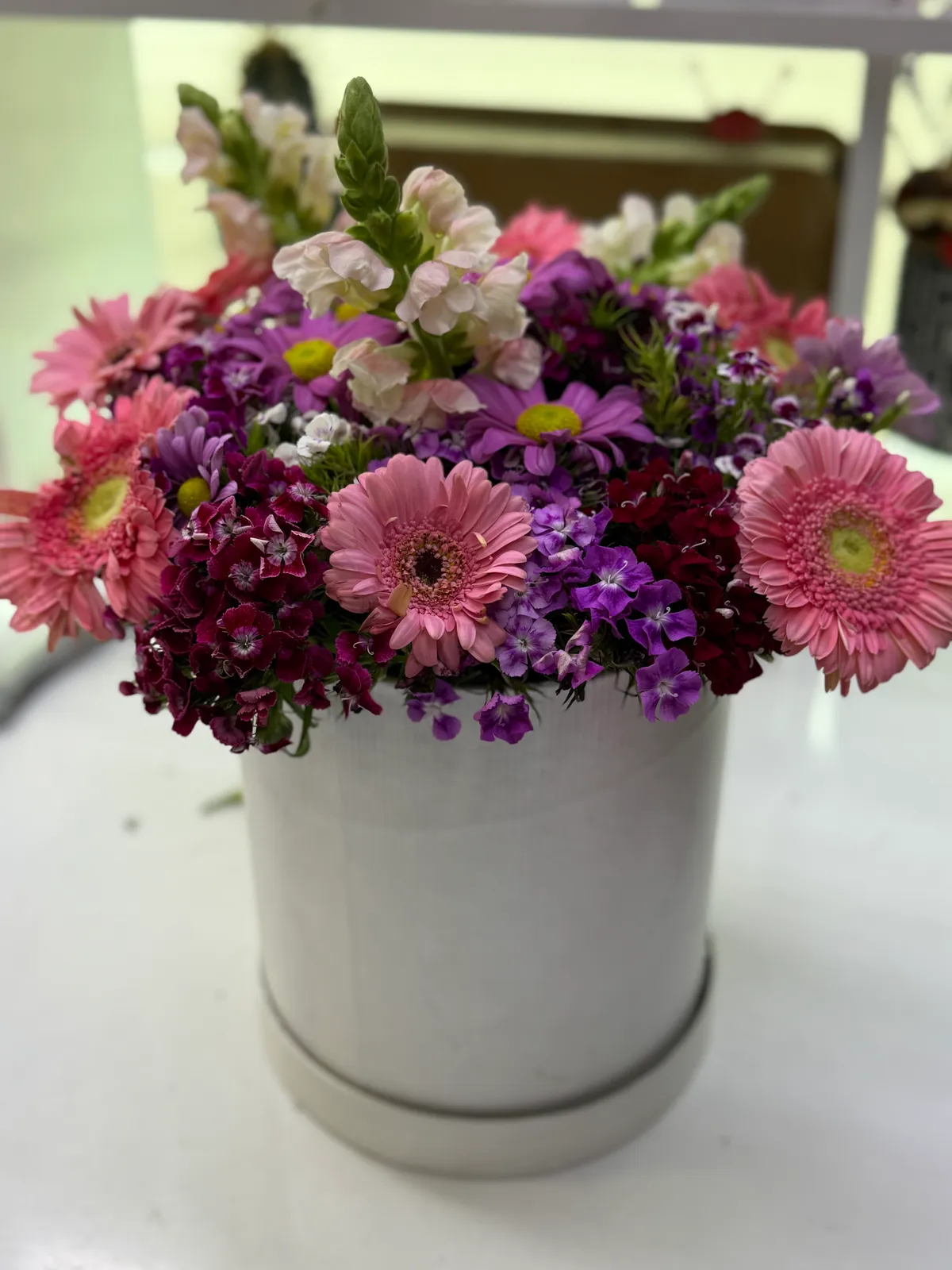 Kutuda Renkli Kır Çiçekleri